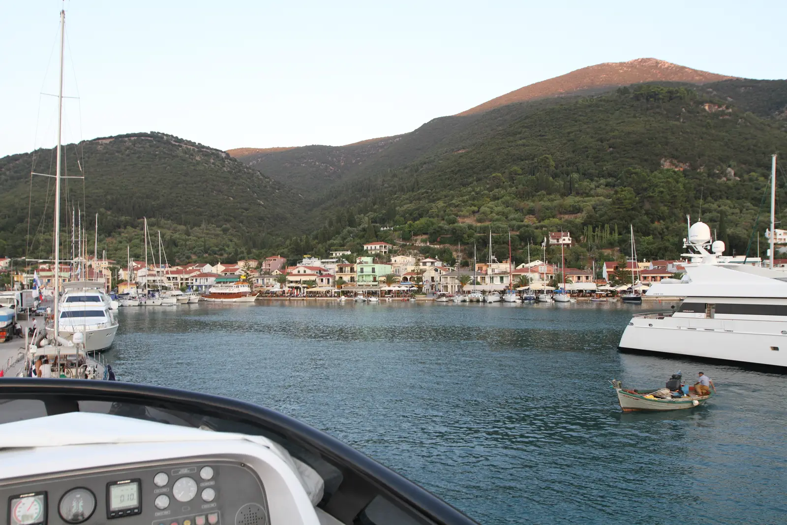 Hamnområdet i Sami på Kefalonia